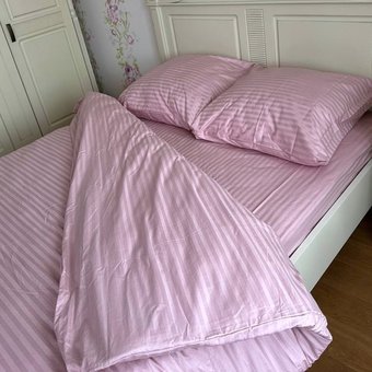 Комплект постельного белья семейный на резинке Страйп сатин розовый Ananasko 551611  551611(s) фото | ANANASKO