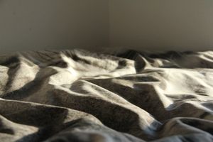 Выбор легких одеял для летнего периода: комфорт и удобство