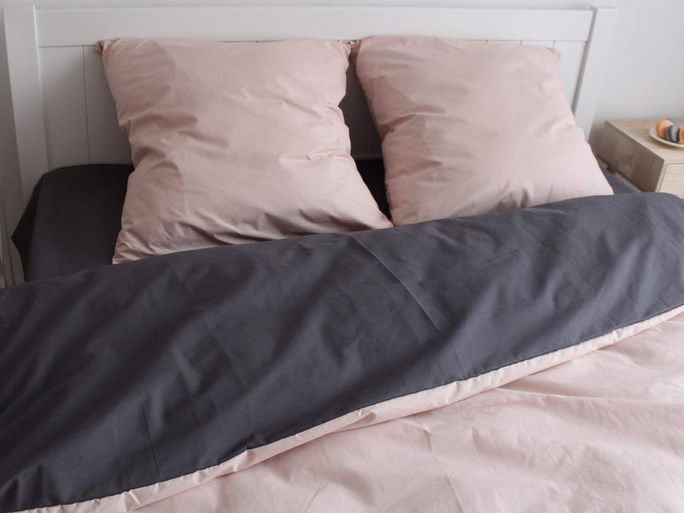 Комплект постельного белья семейный нежно-розового цвета Бязь Голд Ananasko 158420 140 ниток/см² 158420(s) фото | ANANASKO
