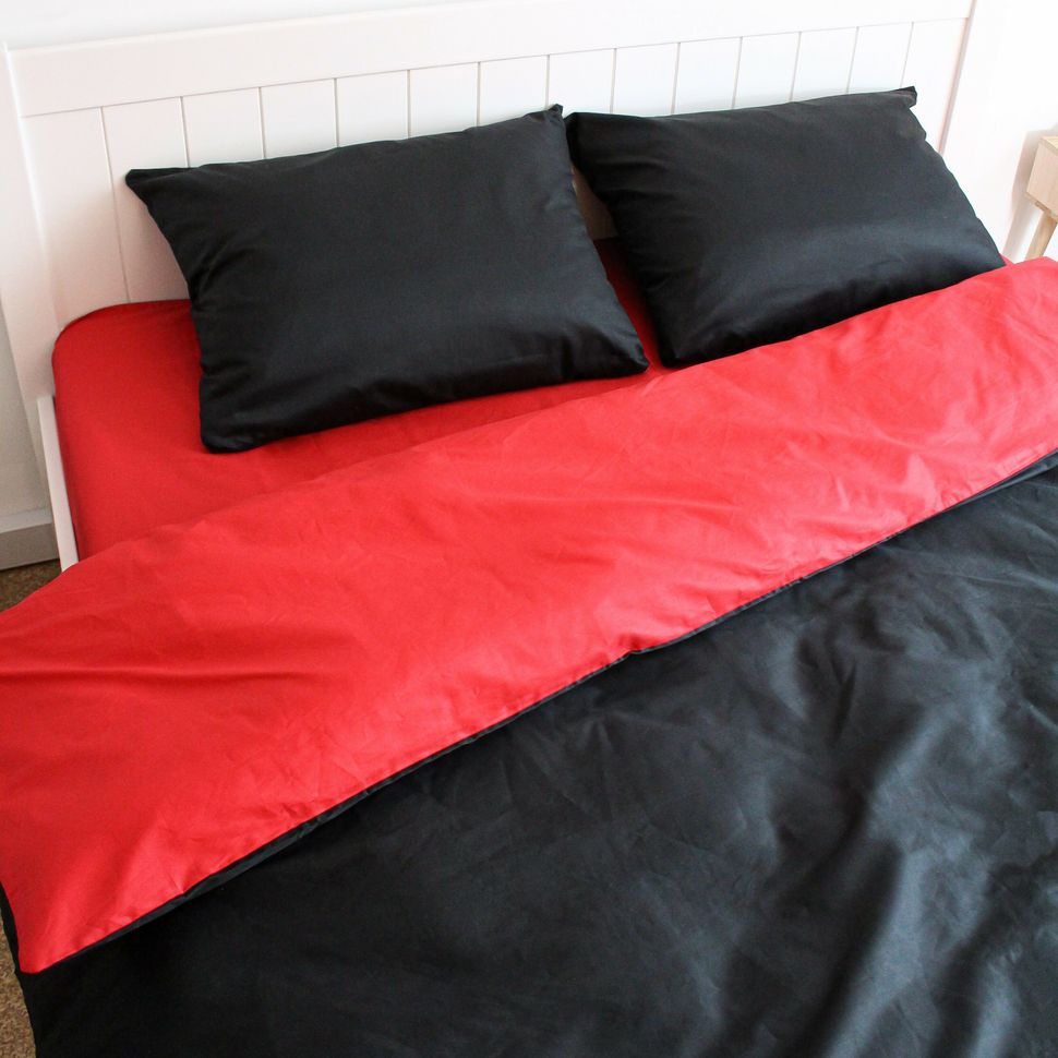 Комплект постельного белья полуторный Сатин Черный и красный Ananasko 993543 125 г/м² 993543(1,5) фото | ANANASKO