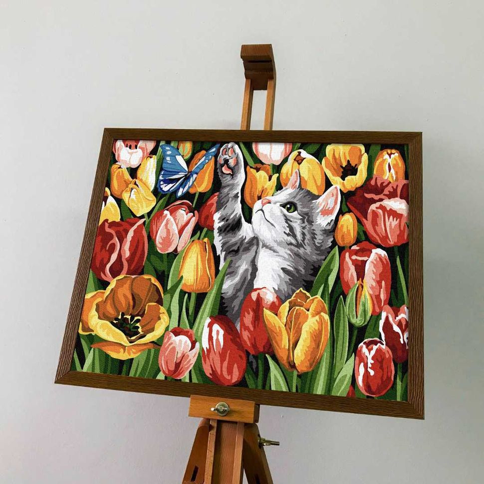 Картина за номерами Котик в тюльпанах  GX27243 фото | ANANASKO