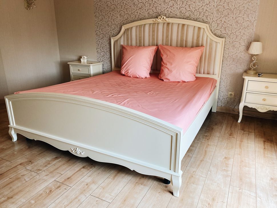 Простирадло на резинці півтораспальне рожевого кольору Бязь Голд Ananasko 140 ниток/см² RT9 (160) фото | ANANASKO